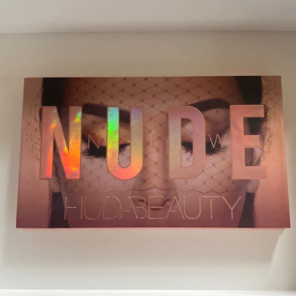 HUDA BEAUTY NUDE PALLET